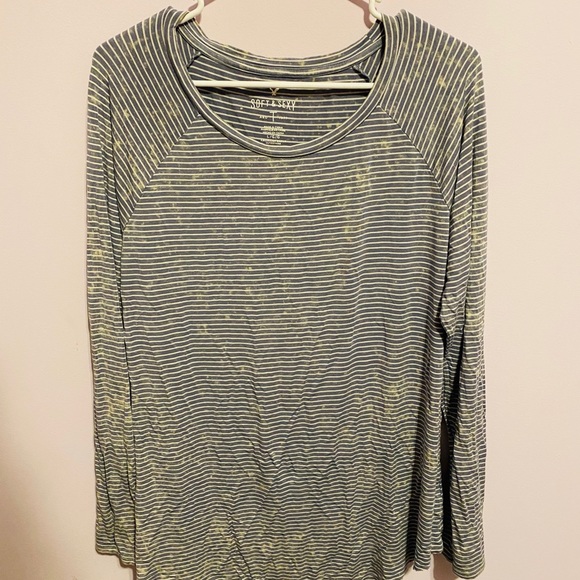 American Eagle Outfitters Tops - American eagle soft and sexy t-shirt SIZE LARGE.